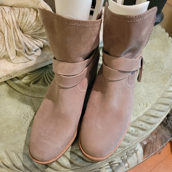 Ugg Elora Suede Ankle Boot in Nubuck size 8.5 #457 - Picture 14 of 16